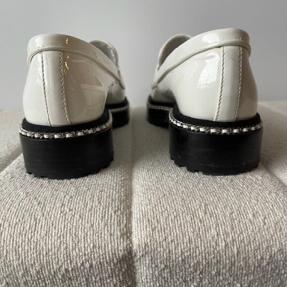 Chanel Patent Leather Flats - Picture 4 of 13